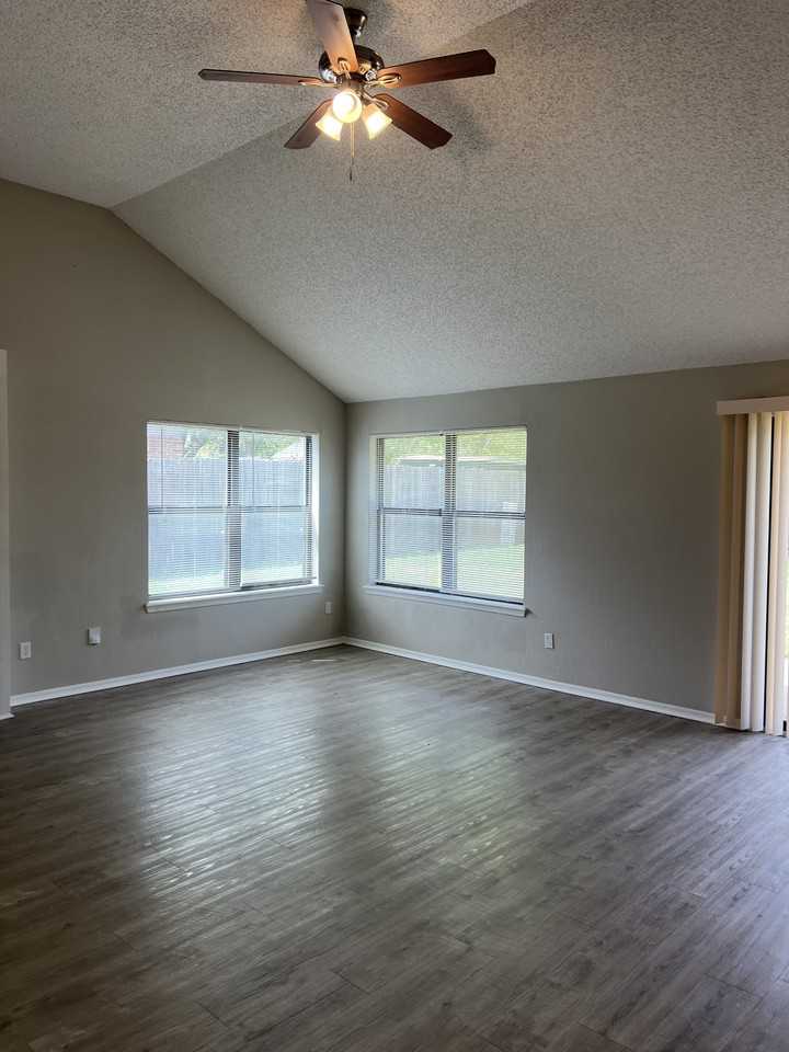 8113 Cinnamon Teal Dr - Photo 3 of 16