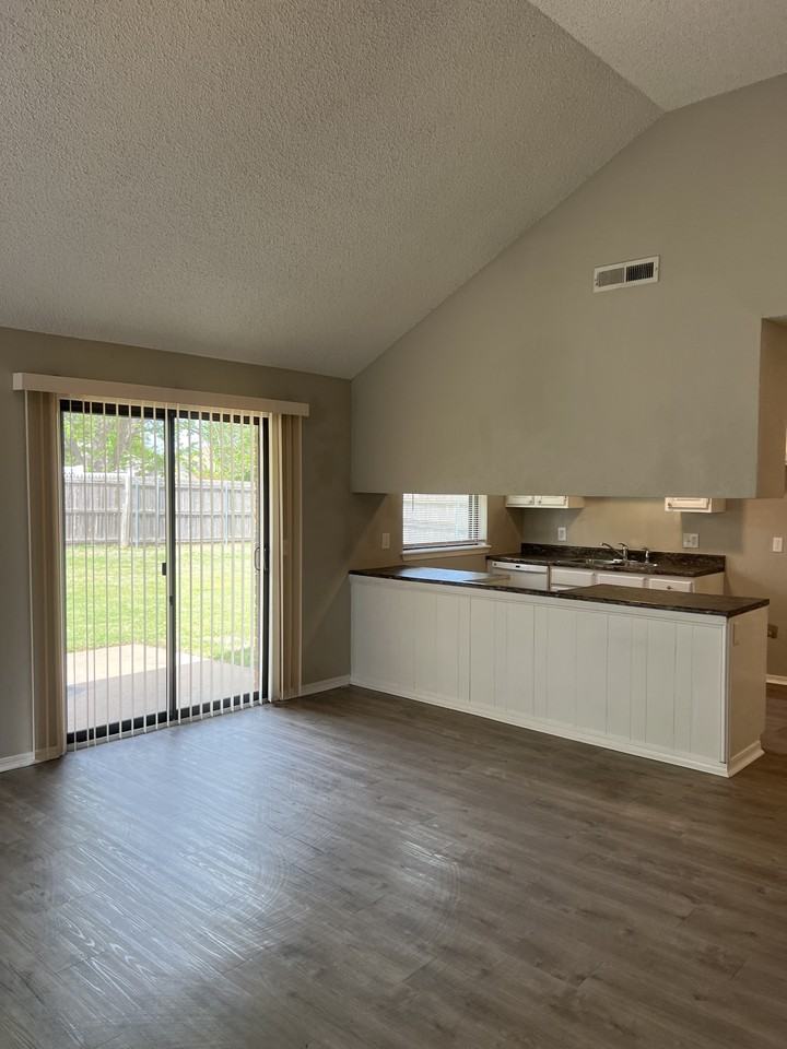8113 Cinnamon Teal Dr - Photo 4 of 16
