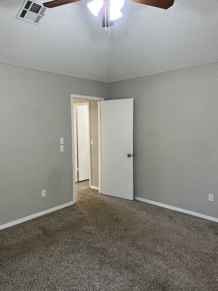 8113 Cinnamon Teal Dr - Photo 5 of 16