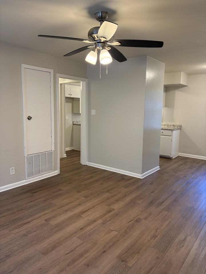 7720 Bradley Dr - Photo 3 of 22