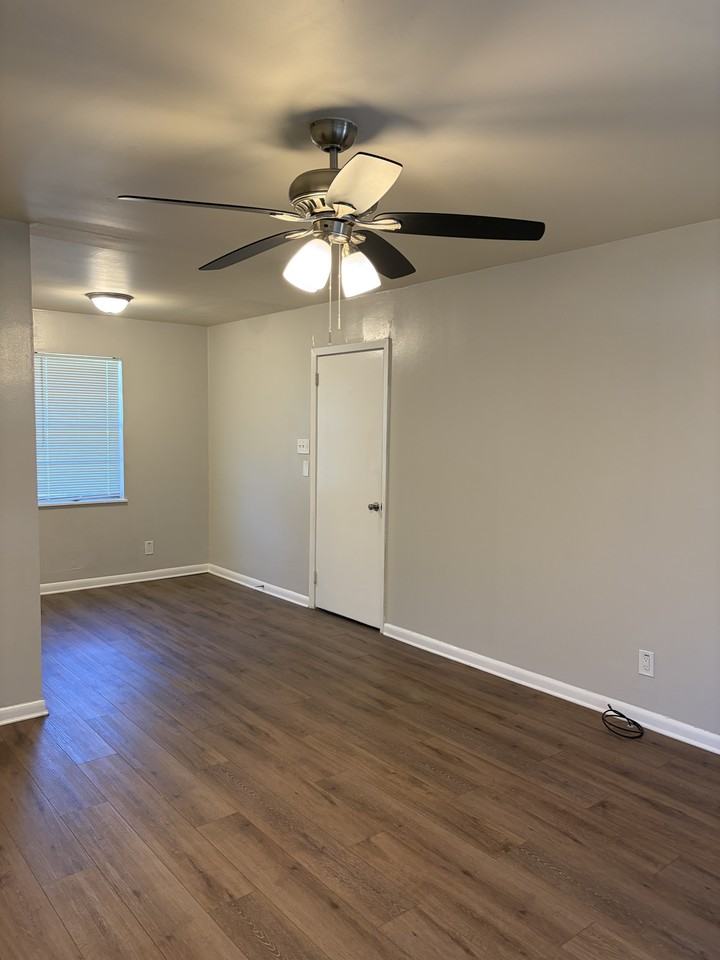 7720 Bradley Dr - Photo 4 of 22