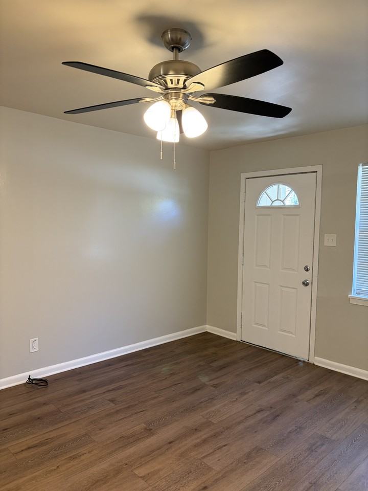 7720 Bradley Dr - Photo 5 of 22