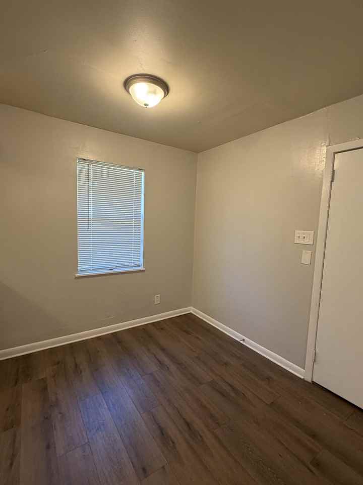 7720 Bradley Dr - Photo 6 of 22