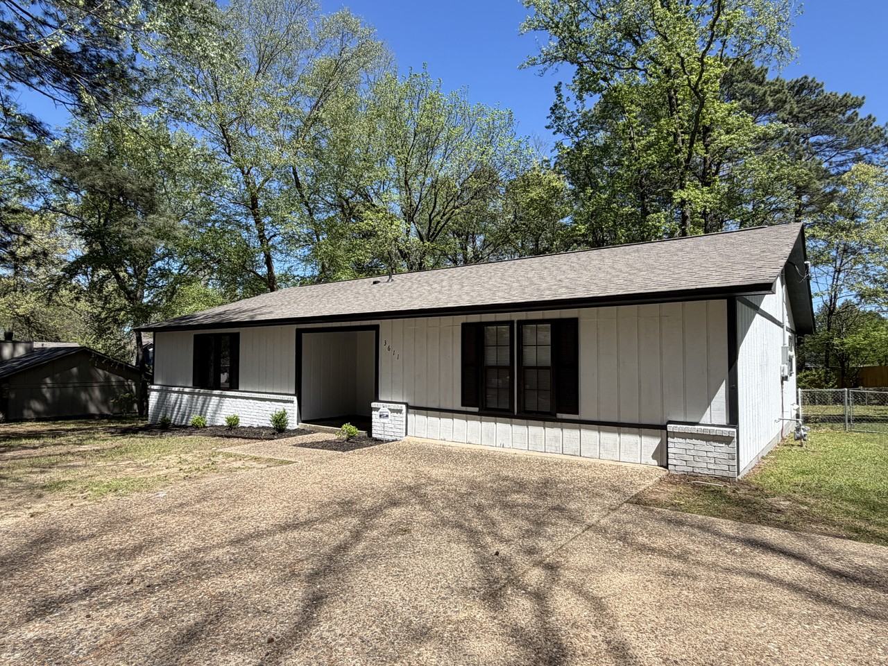 3611 Pelton - Photo 2 of 20