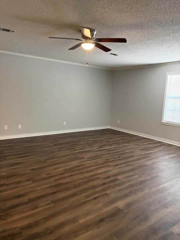 3611 Pelton - Photo 3 of 20