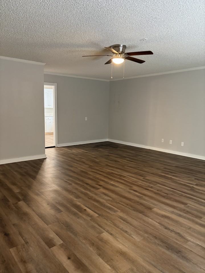 3611 Pelton - Photo 4 of 20