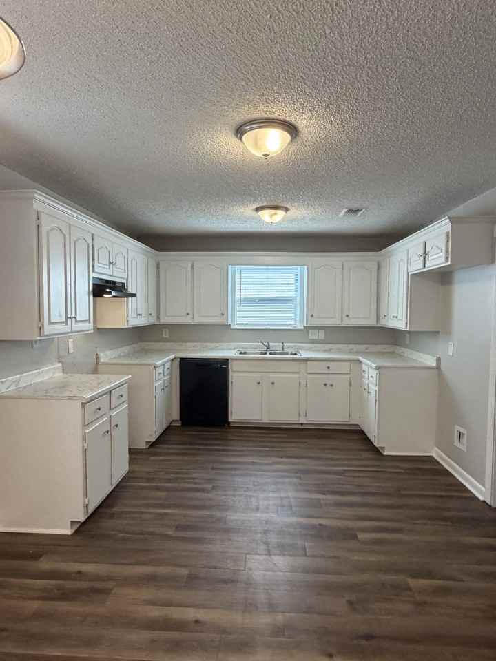 3611 Pelton - Photo 7 of 20