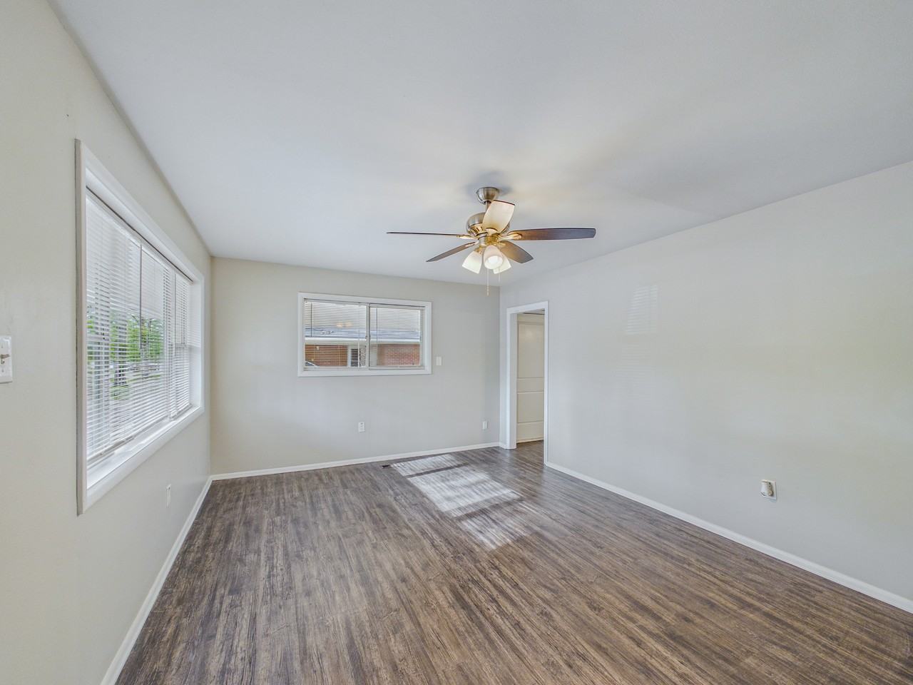 202 S Claremont Ave - Photo 3 of 16