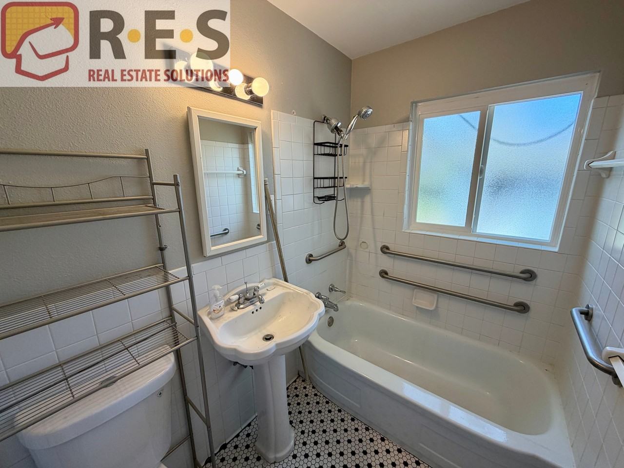 3201 S Holly St - Photo 6 of 8