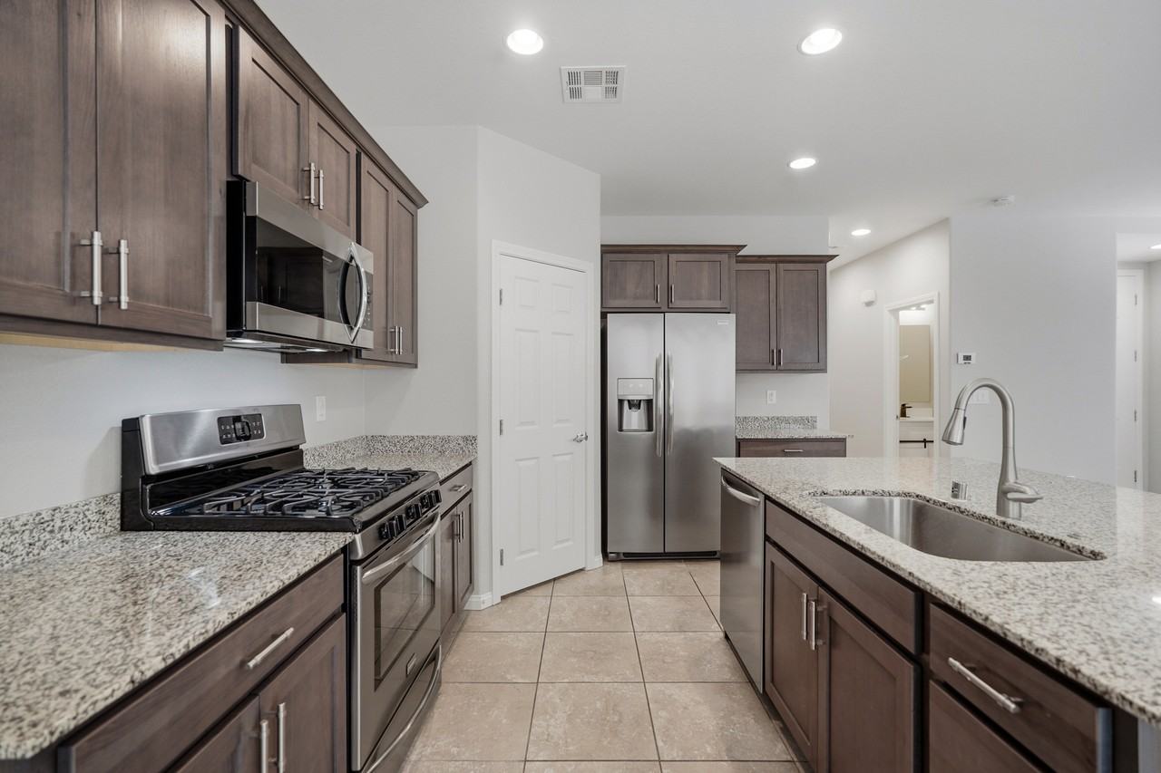 6651 Rocky Reef St - Photo 3 of 24