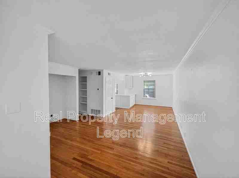 4944 N Hall St - Photo 3 of 23