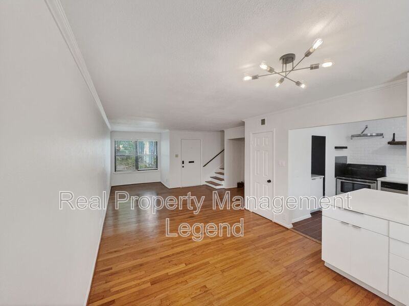 4944 N Hall St - Photo 4 of 23