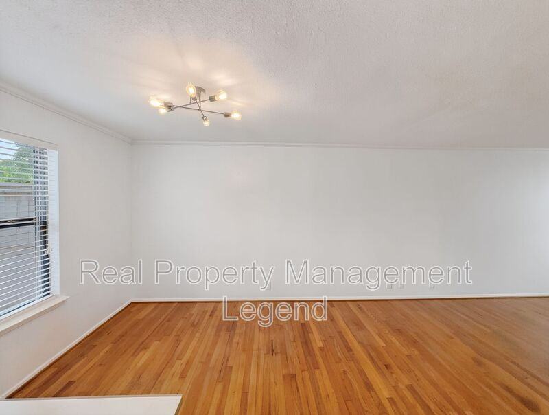 4944 N Hall St - Photo 5 of 23