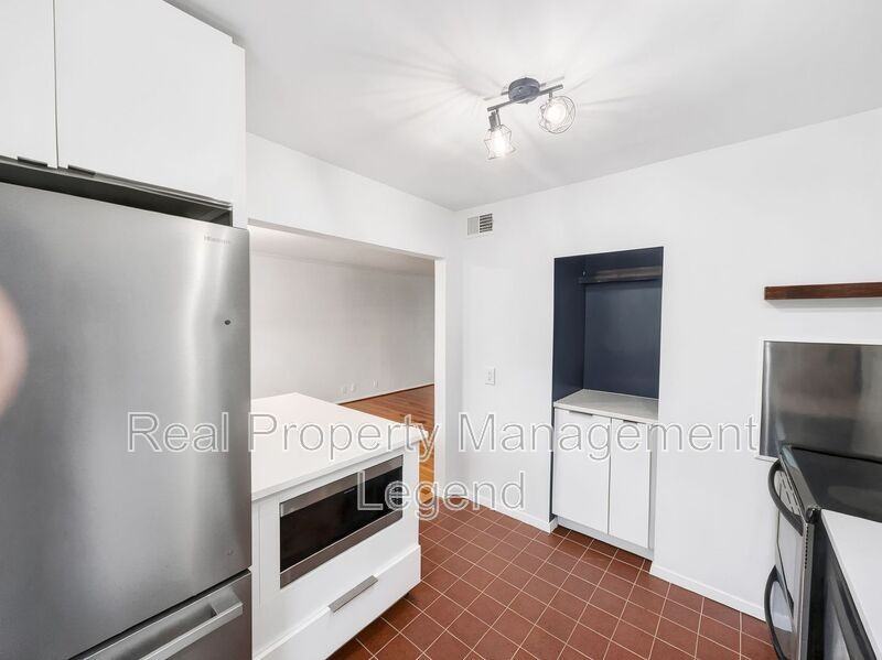 4944 N Hall St - Photo 7 of 23