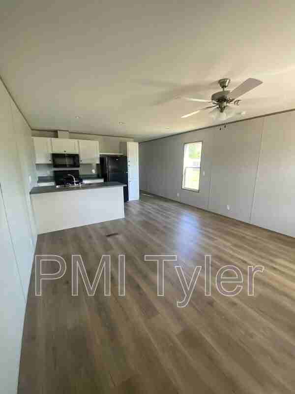 123 Dogwood Dr - Photo 3 of 9