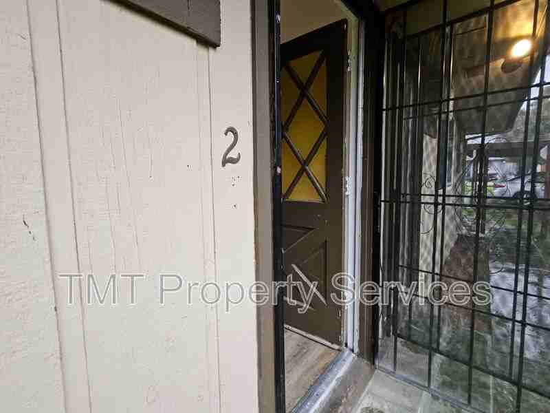 2619 W Acacia St #2 - Photo 2 of 10