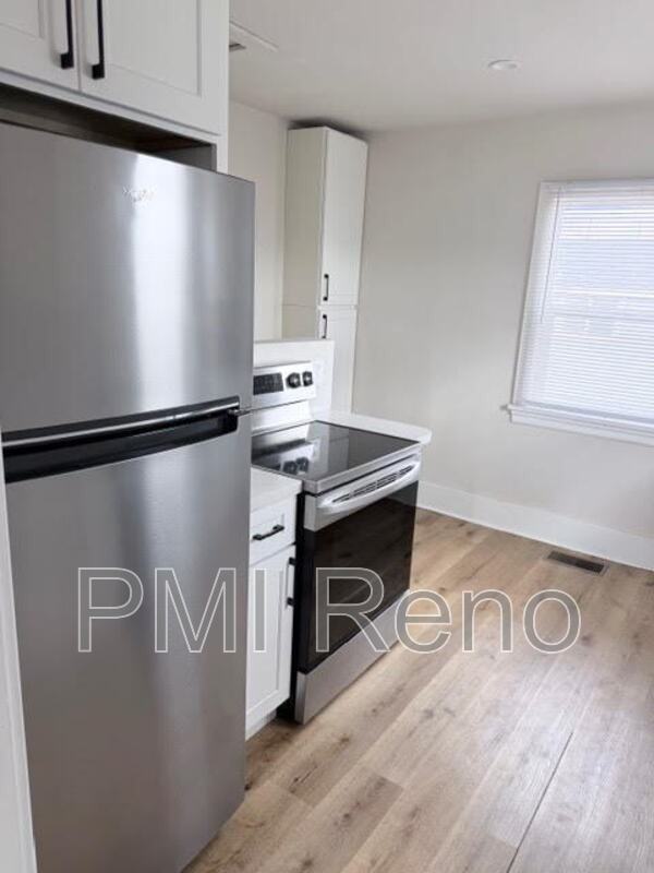 613 E 2nd St - Photo 5 of 19