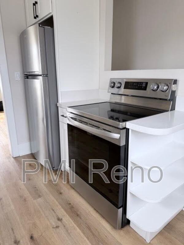 613 E 2nd St - Photo 7 of 19