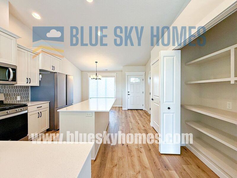 4196 S Chesman Ave - Photo 3 of 17