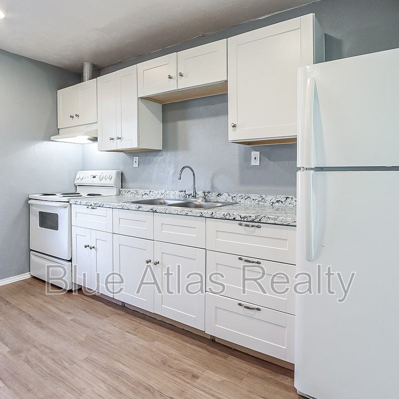 1212 Riverview Dr #B - Photo 6 of 23