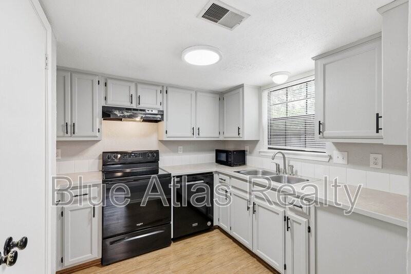 3313 Gardenview Cir - Photo 4 of 16