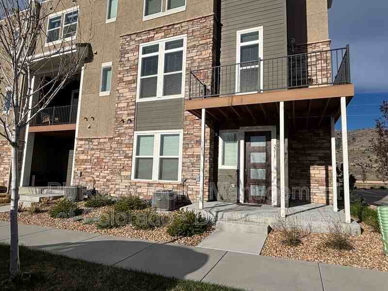 2215 S Poppy St - Photo 2 of 30