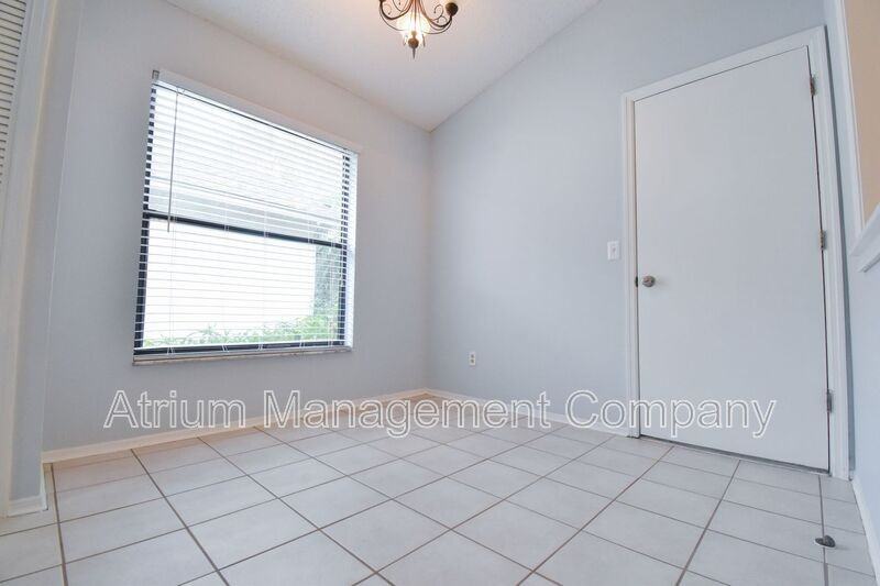 277 Lakebreeze Cir - Photo 3 of 50