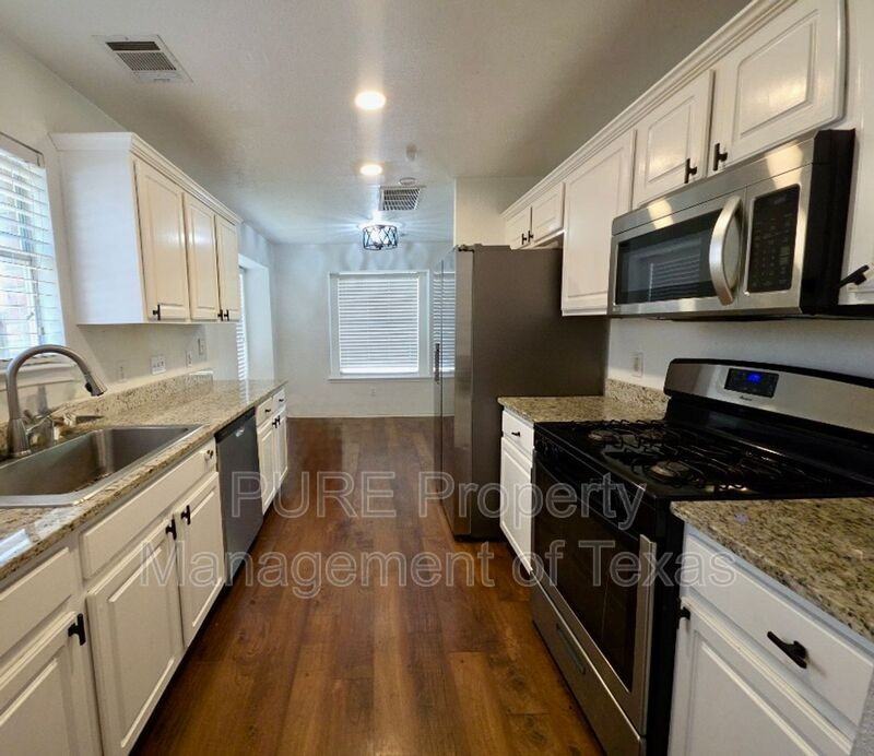 1424 Roxannes Run - Photo 5 of 24