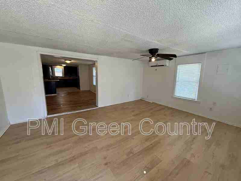 209 W Magnolia St - Photo 2 of 11