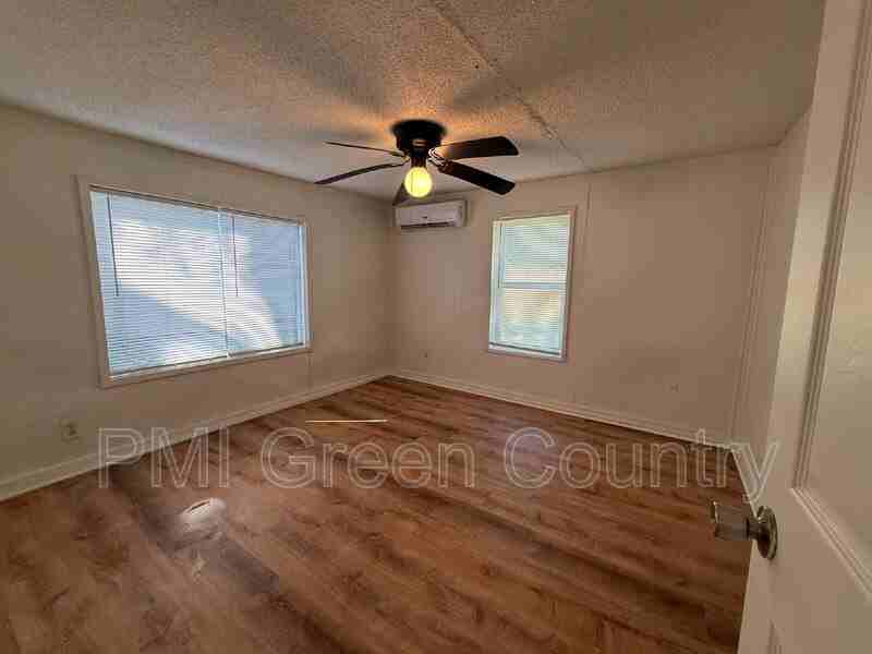 209 W Magnolia St - Photo 6 of 11