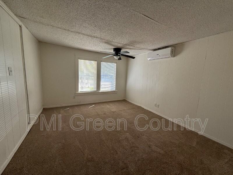 209 W Magnolia St - Photo 7 of 11