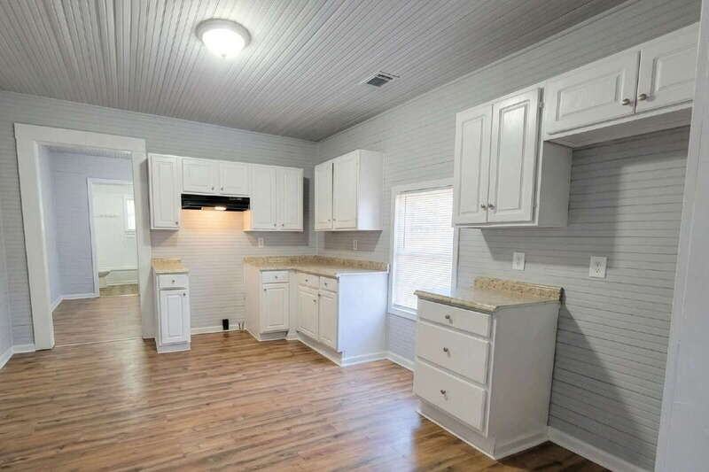 625 E Wall St - Photo 6 of 11