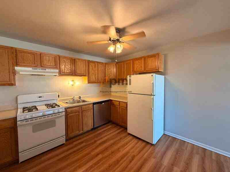 111 Harrington Ave #8 - Photo 5 of 12