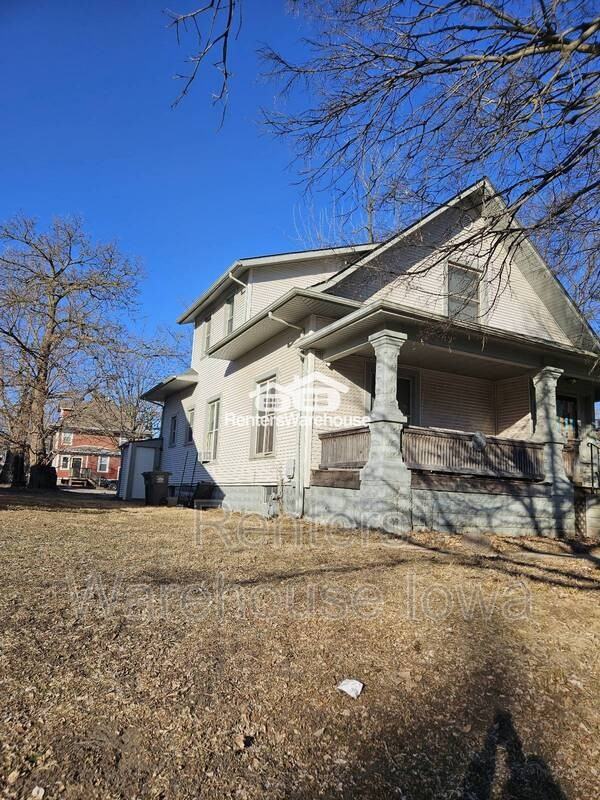 1108 25th St #2 - Photo 2 of 20