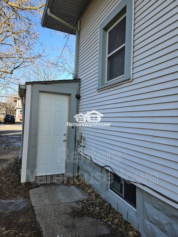 1108 25th St #2 - Photo 3 of 20