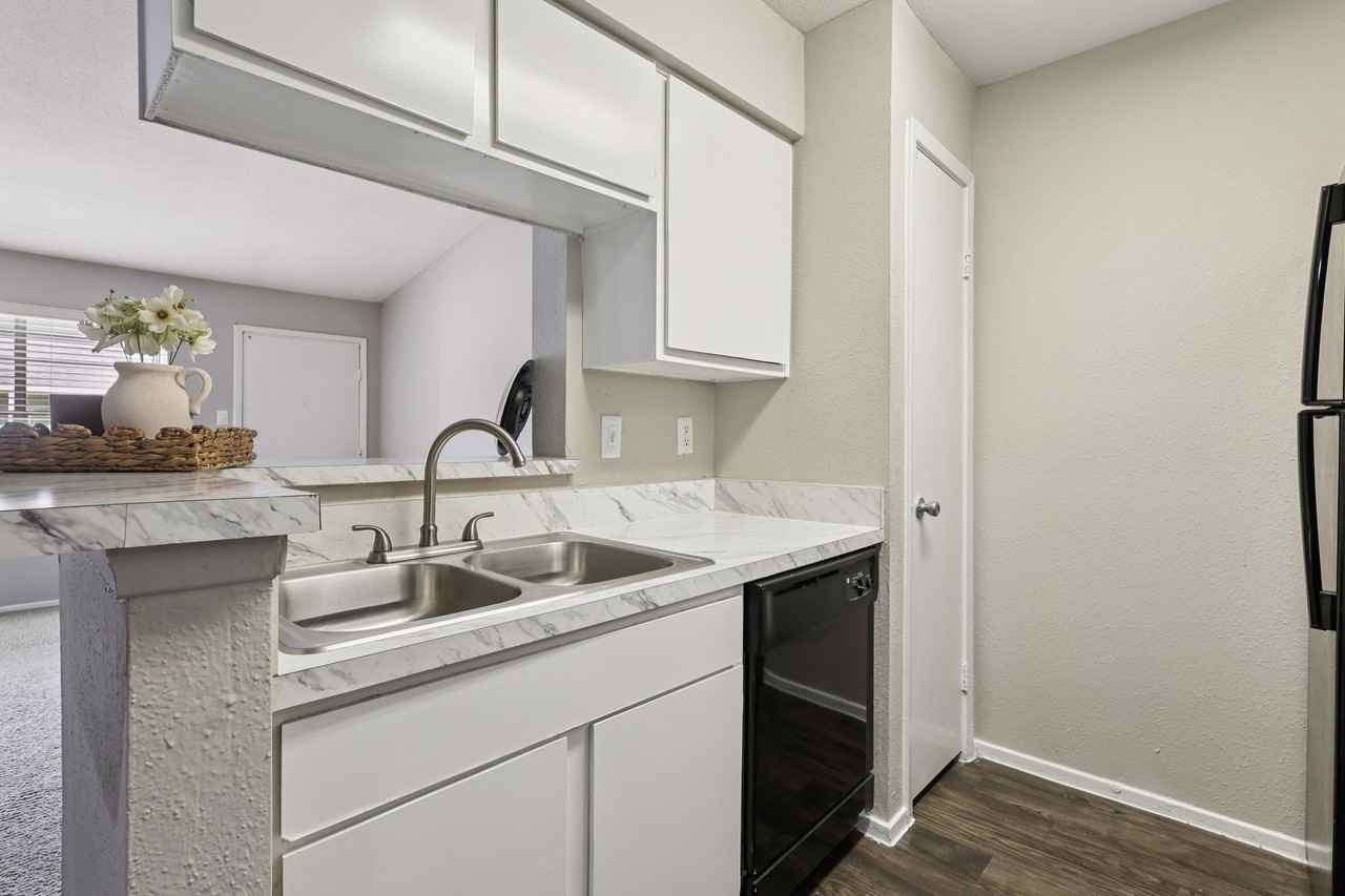 Artisan West - Photo 2 of 39
