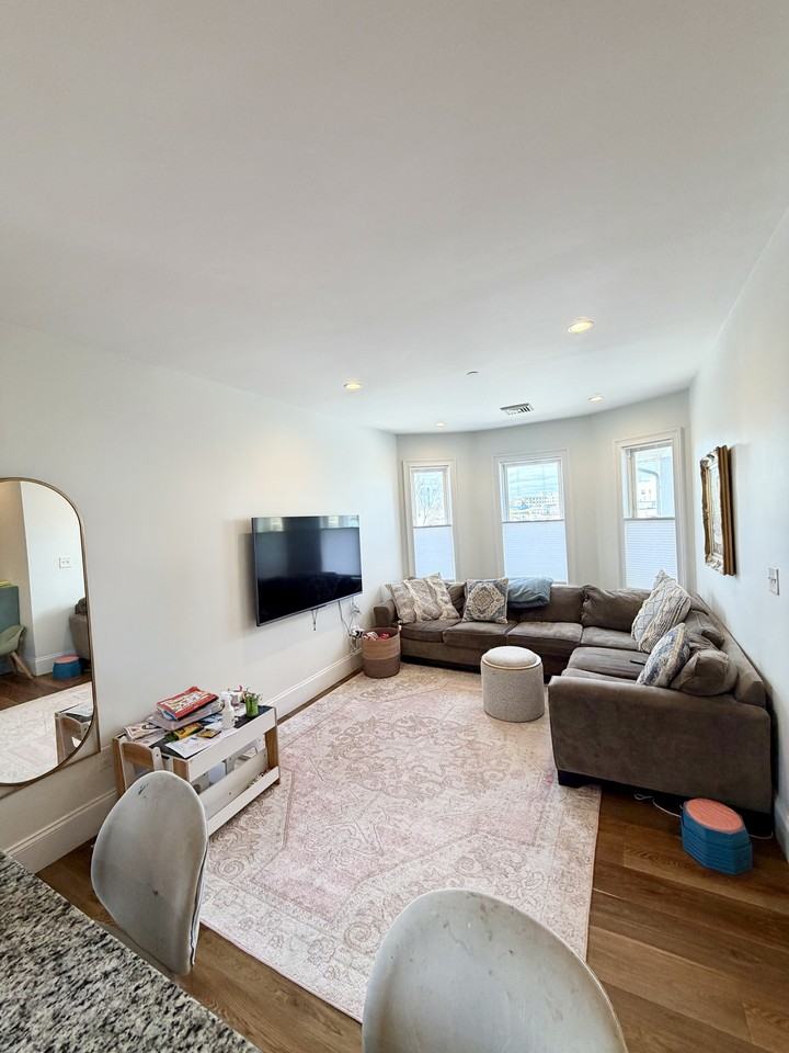 E Cottage St #3 - Photo 3 of 16