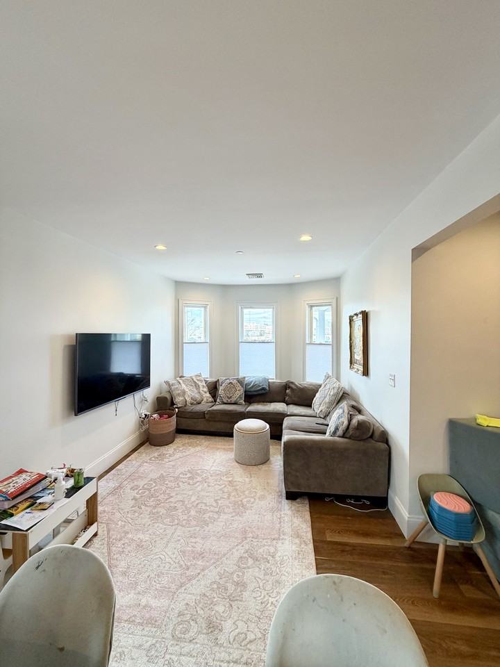 E Cottage St #3 - Photo 4 of 16