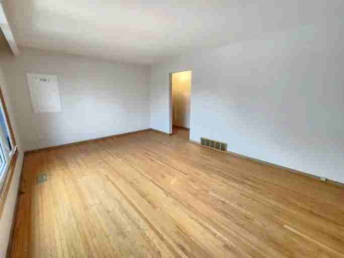 656 Balmoral Dr #303 - Photo 2 of 9