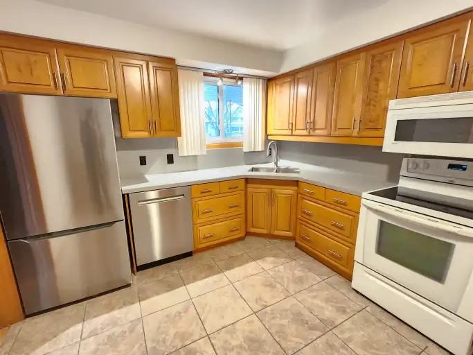 656 Balmoral Dr #303 - Photo 3 of 9