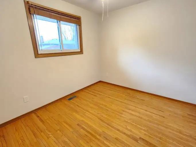 656 Balmoral Dr #303 - Photo 7 of 9