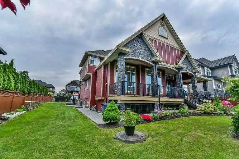 16482 88 Ave