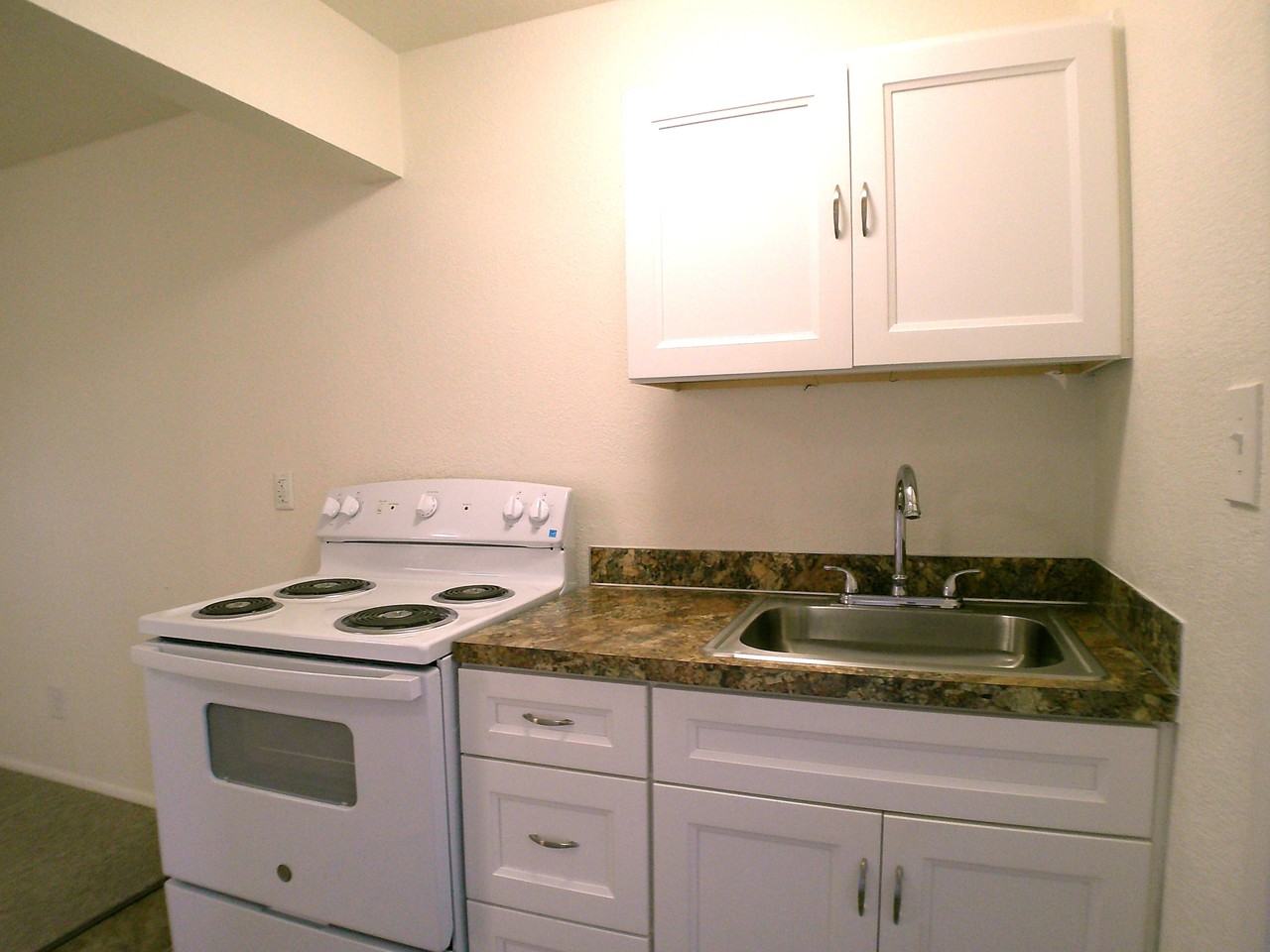 Hudson's Pointe Apartments - Photo 2 of 17