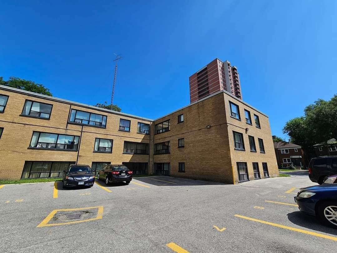 20 Cosburn Avenue - Photo 2 of 19