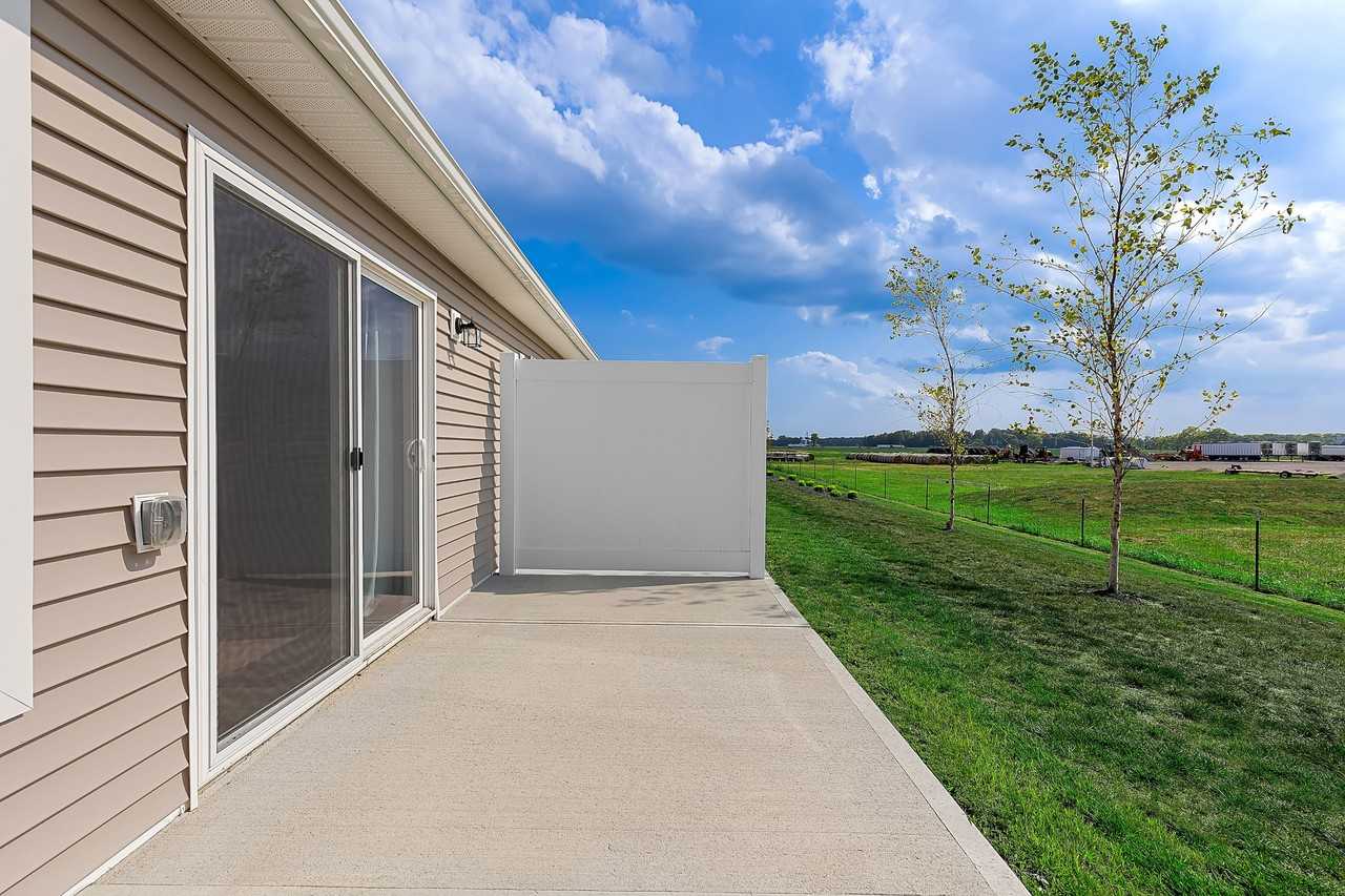 Redwood Greenfield - Photo 4 of 18