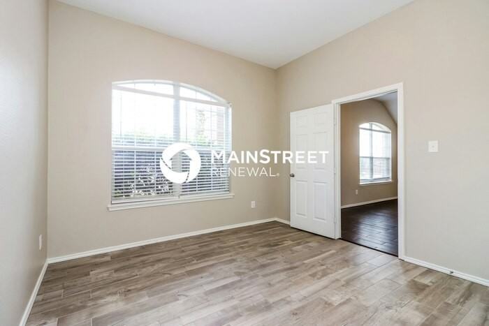 2803 Logan Dr - Photo 3 of 16