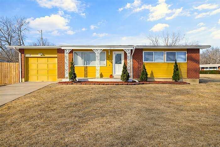 1547 Babcock Dr - Photo 2 of 28