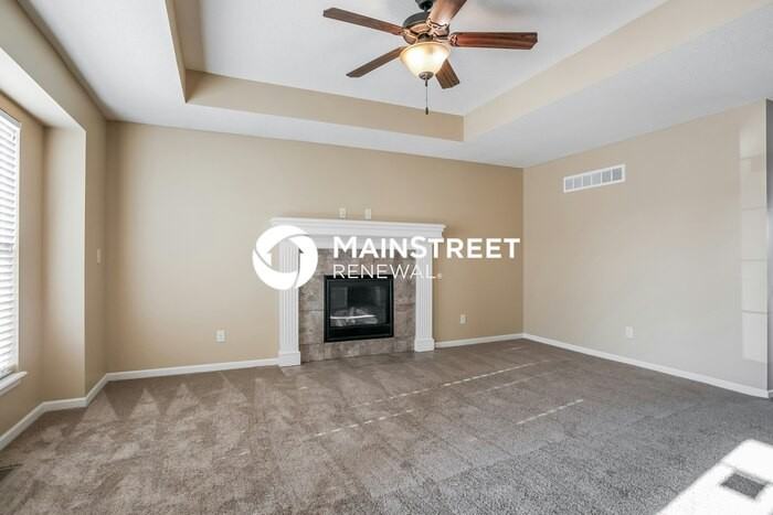 1605 Fairway Ct - Photo 4 of 18