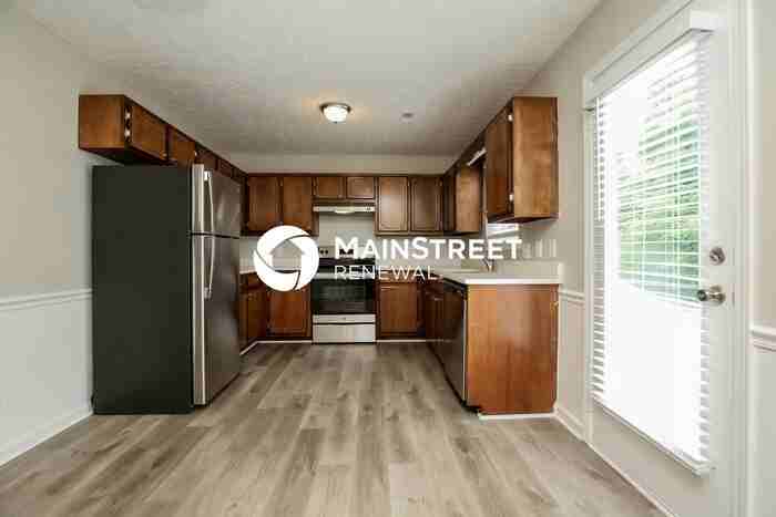 352 Royal Garden Dr - Photo 5 of 16