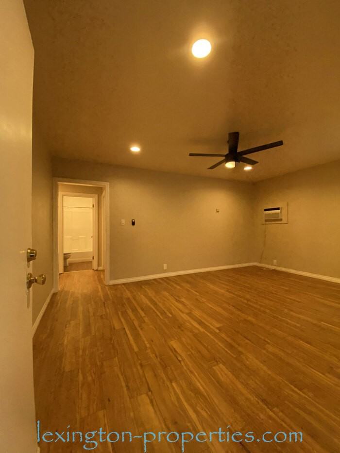 5933 Landis Ave - Photo 4 of 26